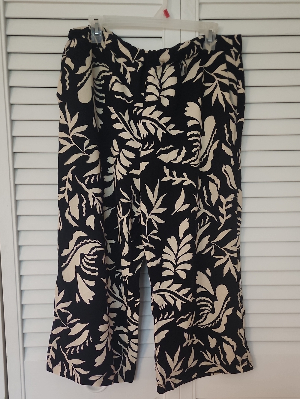 Mexx Black Wide-Leg Pants with Cream Leaf Print